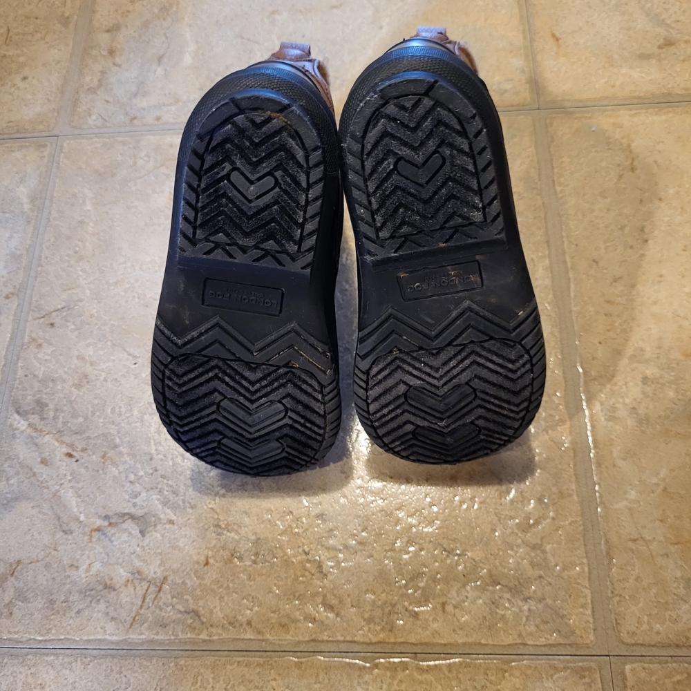 London Fog Tan and Black Kids Boots - Picture 3 of 4